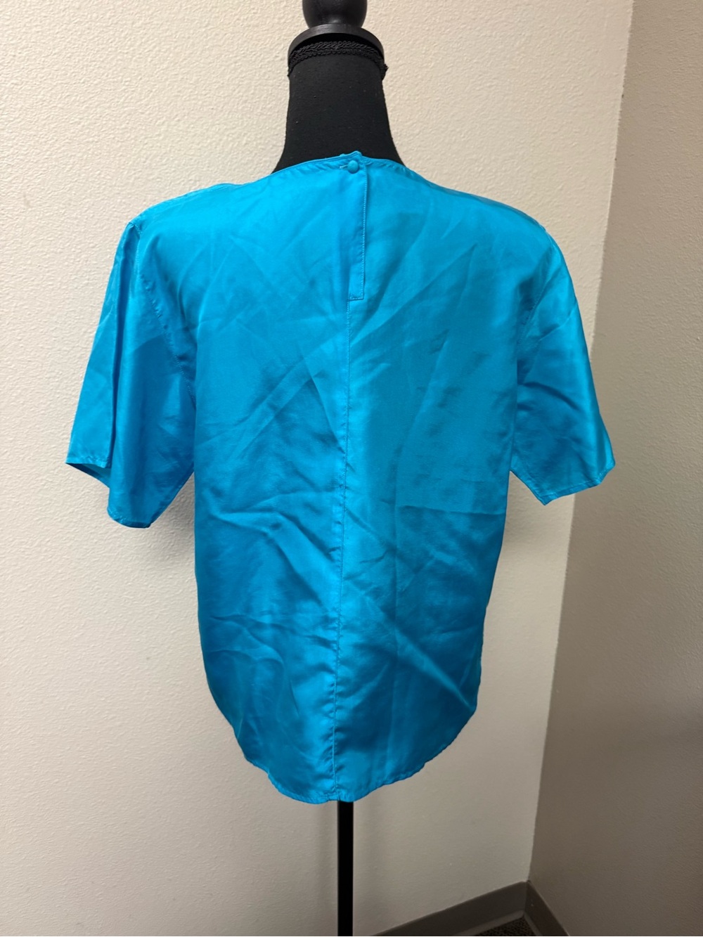 1010 Design Silk Blouse Small Turquoise Blue Short Sleeve Career Chic Top - Picture 5 of 9